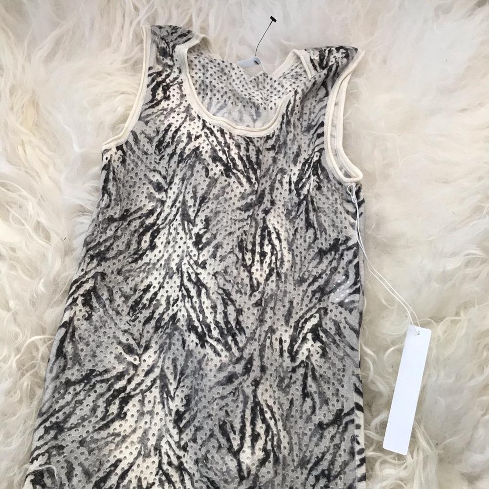 VICTOR ALFARO Printed Laser Cut Top - Picture 2 of 7